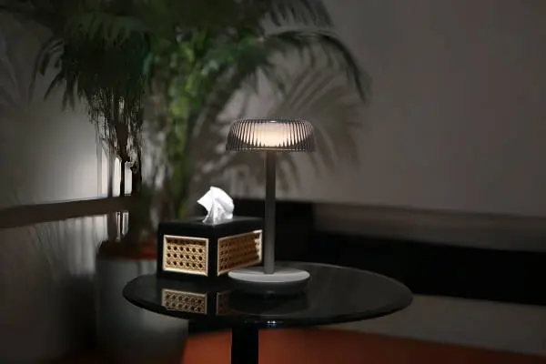 Patented cordless table lamp design