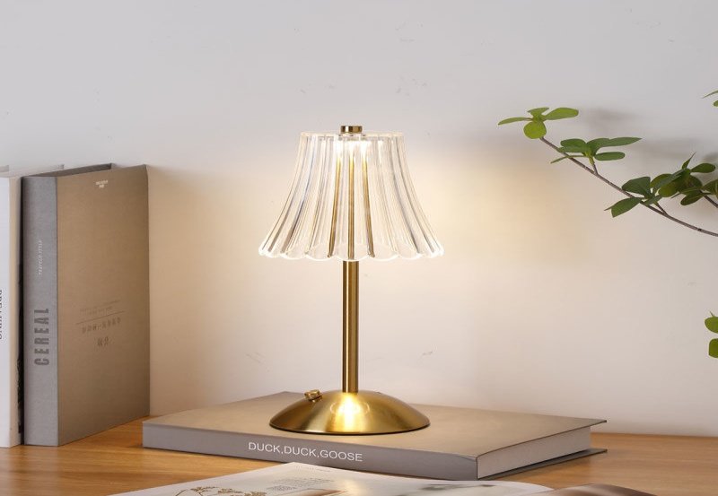 Cordless table lamp color and brightness customization