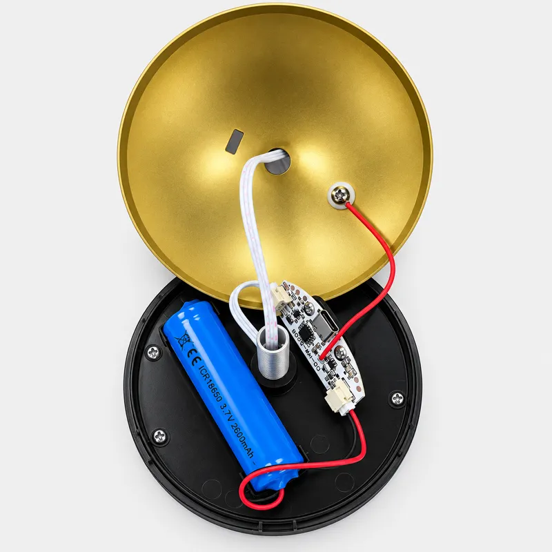 Touch-control head installation for a rechargeable table lamp