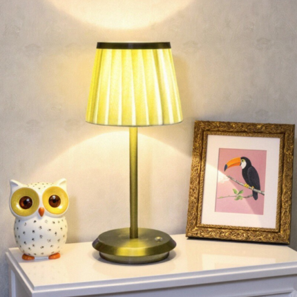 Classic pleated fabric cordless lamp with brushed brass base