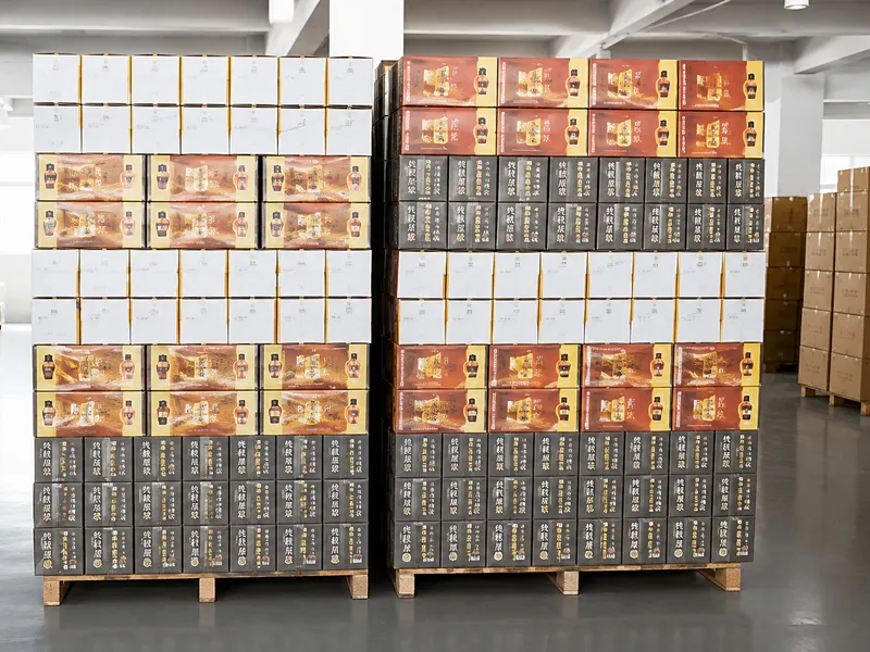 Protective packaging for finished lighting products